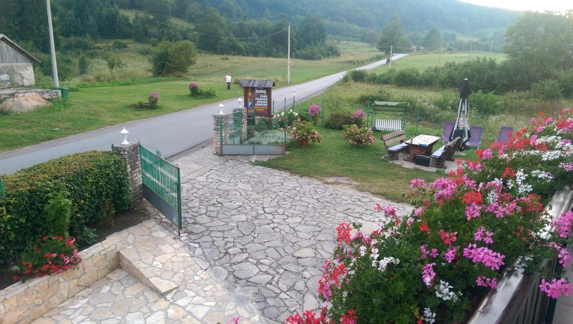 Plitvice House Milan Hotel Йезерце Екстериор снимка