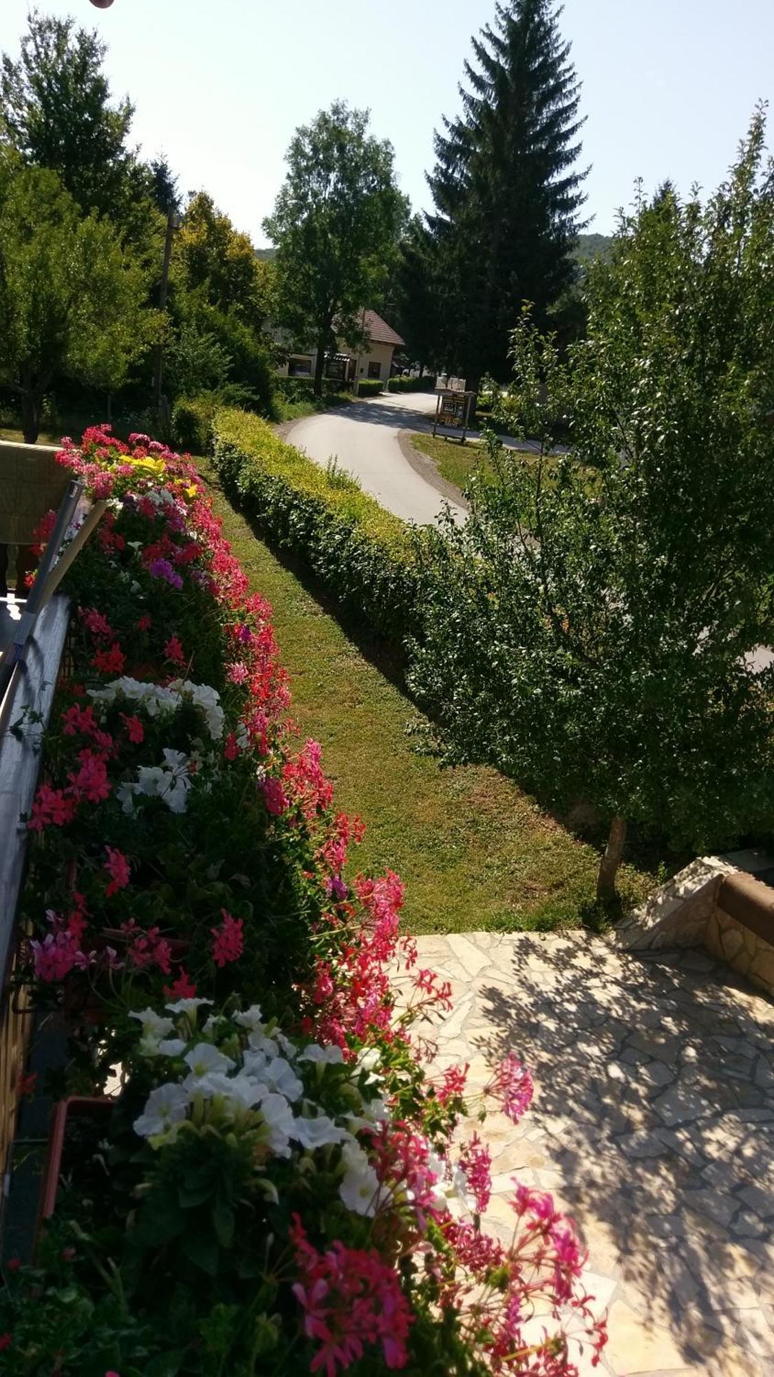 Plitvice House Milan Hotel Йезерце Екстериор снимка